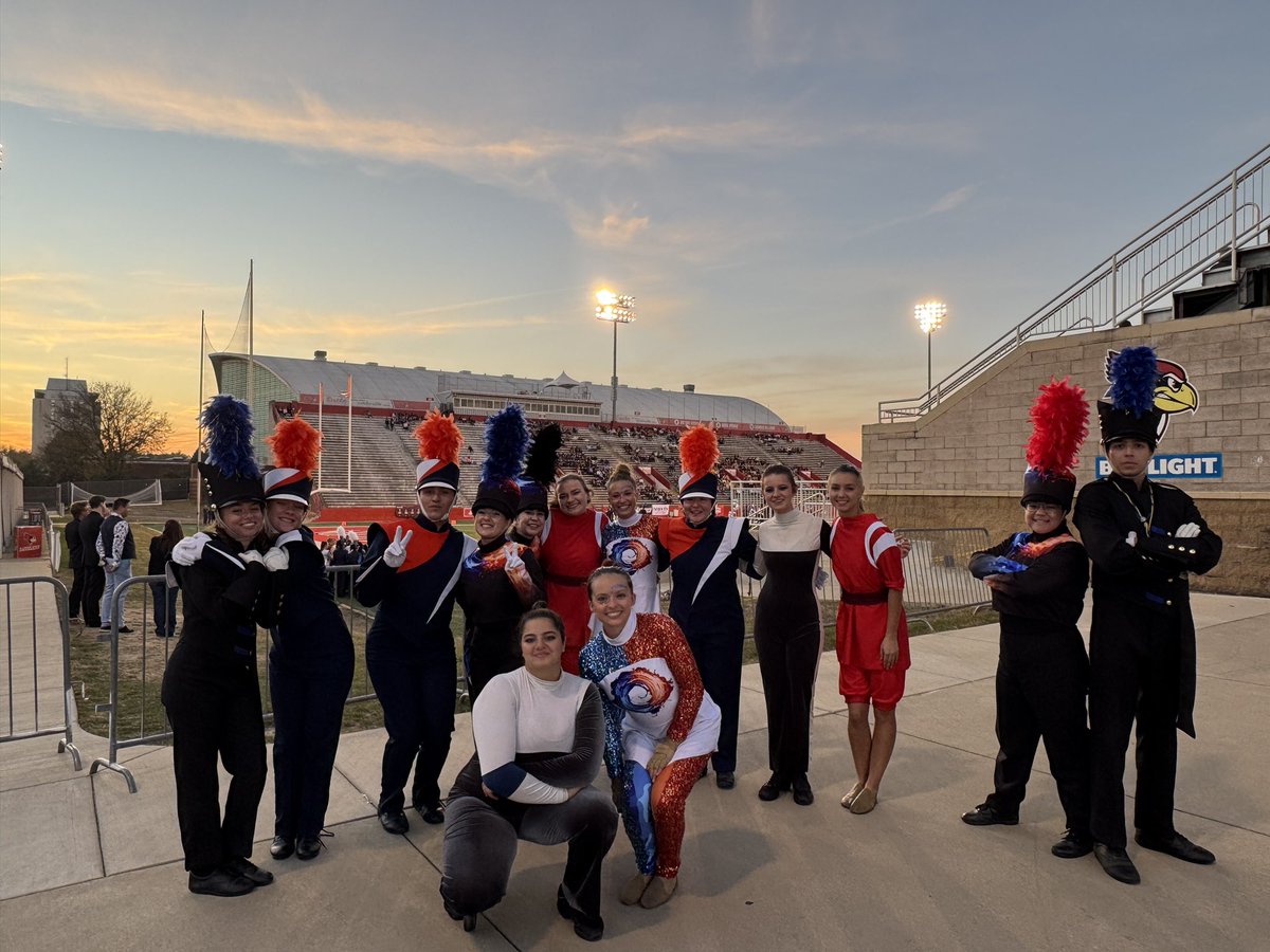 EngMusELLMedia's tweet photo. Good luck to our Marching Band as they compete at ISU today! Our drum majors ran into some other D230 friends. #carlsandburg #amosalonzostagg https://t.co/g12nZqOawM