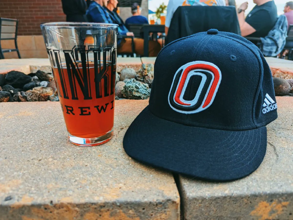 ArtsCraftsPod's tweet photo. Hard to beat a beautiful fall evening at Kinkaider before a Maverick hockey game. 🍻🏒 https://t.co/82WBfExCZU