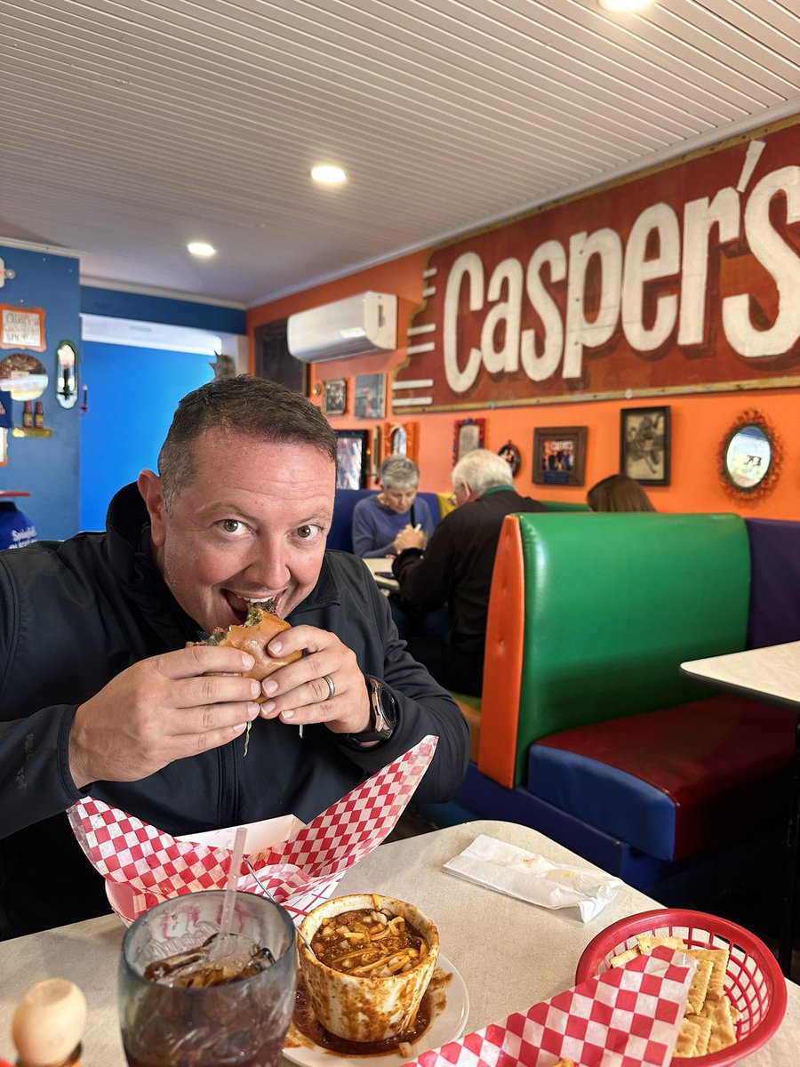EricBurlison's tweet photo. The official way to welcome the fall in Springfield, MO. #Caspers https://t.co/NNJeocCMTO