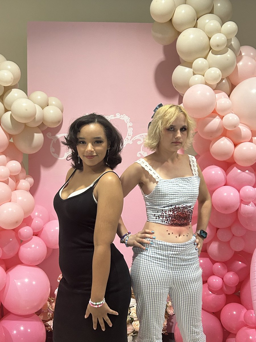 princessponk's tweet photo. @TeamSabrina @SabrinaAnnLynn @LenovoCenter Spent hours making our outfits I’m so exciteddddd https://t.co/tgcWxZn8qs