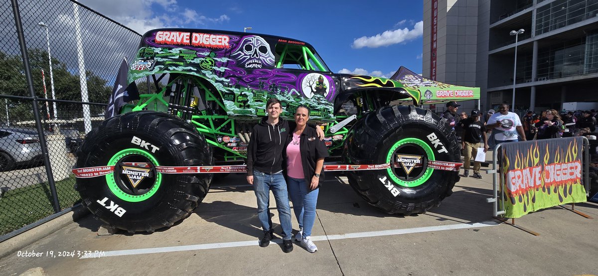 Nurse_D_'s tweet photo. #MonsterJam took 12 years but we finally made it back!! https://t.co/k546CUiq19