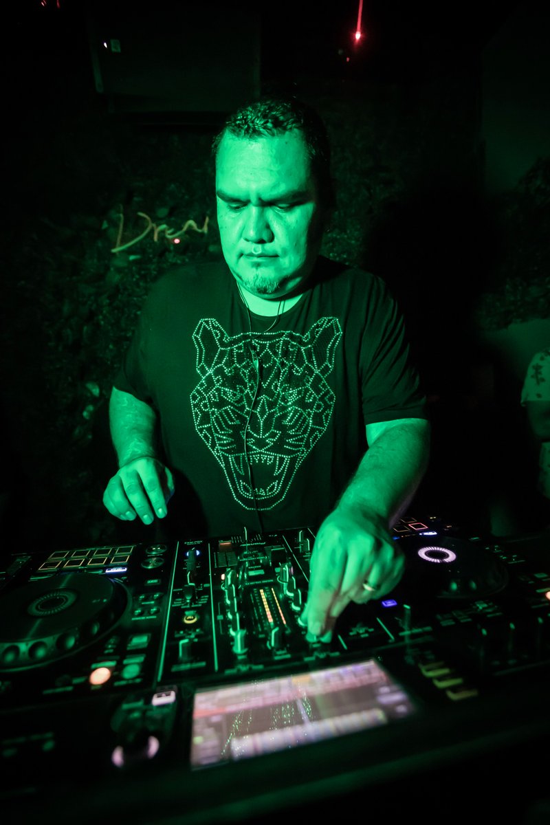 djjosespinnin's tweet photo. ¡Los clásicos del vinilo están de vuelta! 🔥 Entra ahora y disfruta de mi DJ set de Euro House y Trance. EN VIVO 👉 https://t.co/eWdMTEKgbo
#twitchstreamer #djlife #vinyldjs #vinyl https://t.co/MOQXo3qqWg