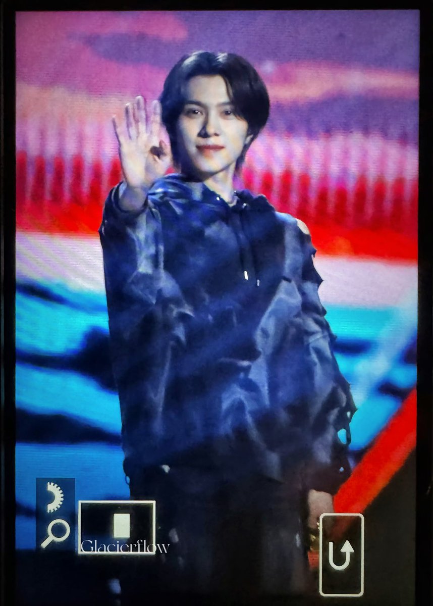 glacierflow99's tweet photo. 241019

#WayV #HENDERY #黄冠亨 #헨드리 https://t.co/gI5i4WqTG0