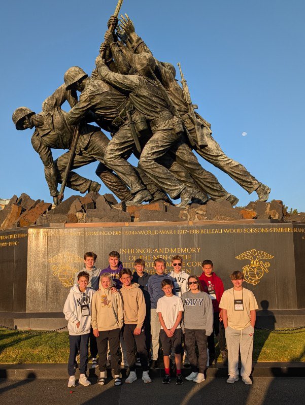 CMSE8DC's tweet photo. Small groups Peterson, Slavik, Platto &amp; Tornquist at the Iwo Jima Memorial. https://t.co/Ab4NakAHjx