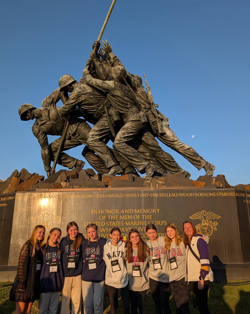 CMSE8DC's tweet photo. Small groups Peterson, Slavik, Platto &amp; Tornquist at the Iwo Jima Memorial. https://t.co/Ab4NakAHjx