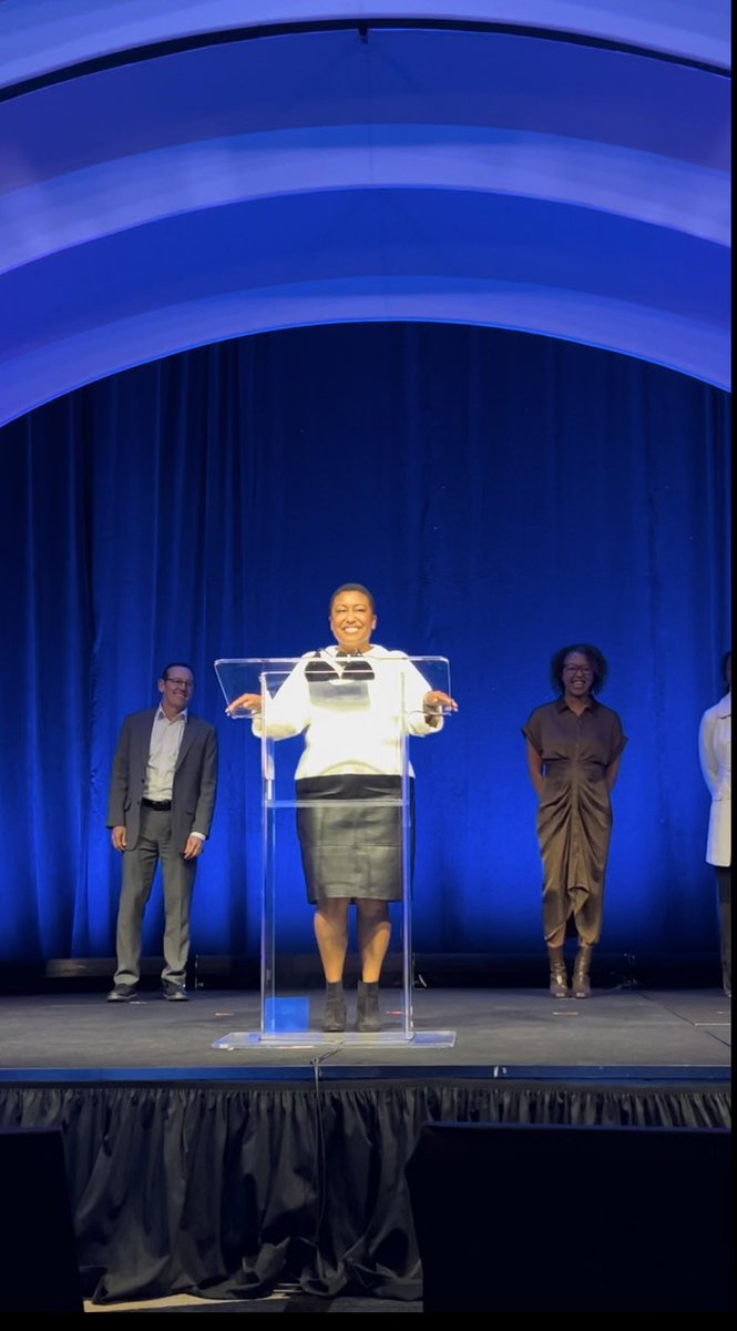 EbonyReed's tweet photo. #COMNET24 = awesome. Congrats to the staff at @TheComNetwork for such an amazing conference built around best practices, new strategies and relationships to elevate communications. Honored to welcome 1,000 nonprofit and foundation leaders to Kansas City and keynote Thursday’s program on the Power of Relationships.