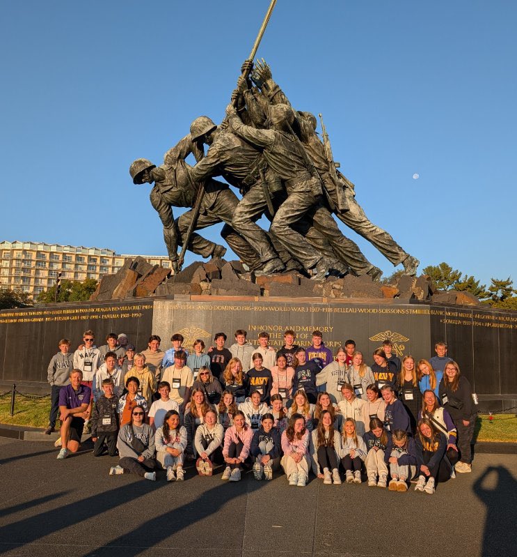 CMSE8DC's tweet photo. Small Group Beattie and Bus 1 + Beattie group picture! https://t.co/bPtjXTLjbA