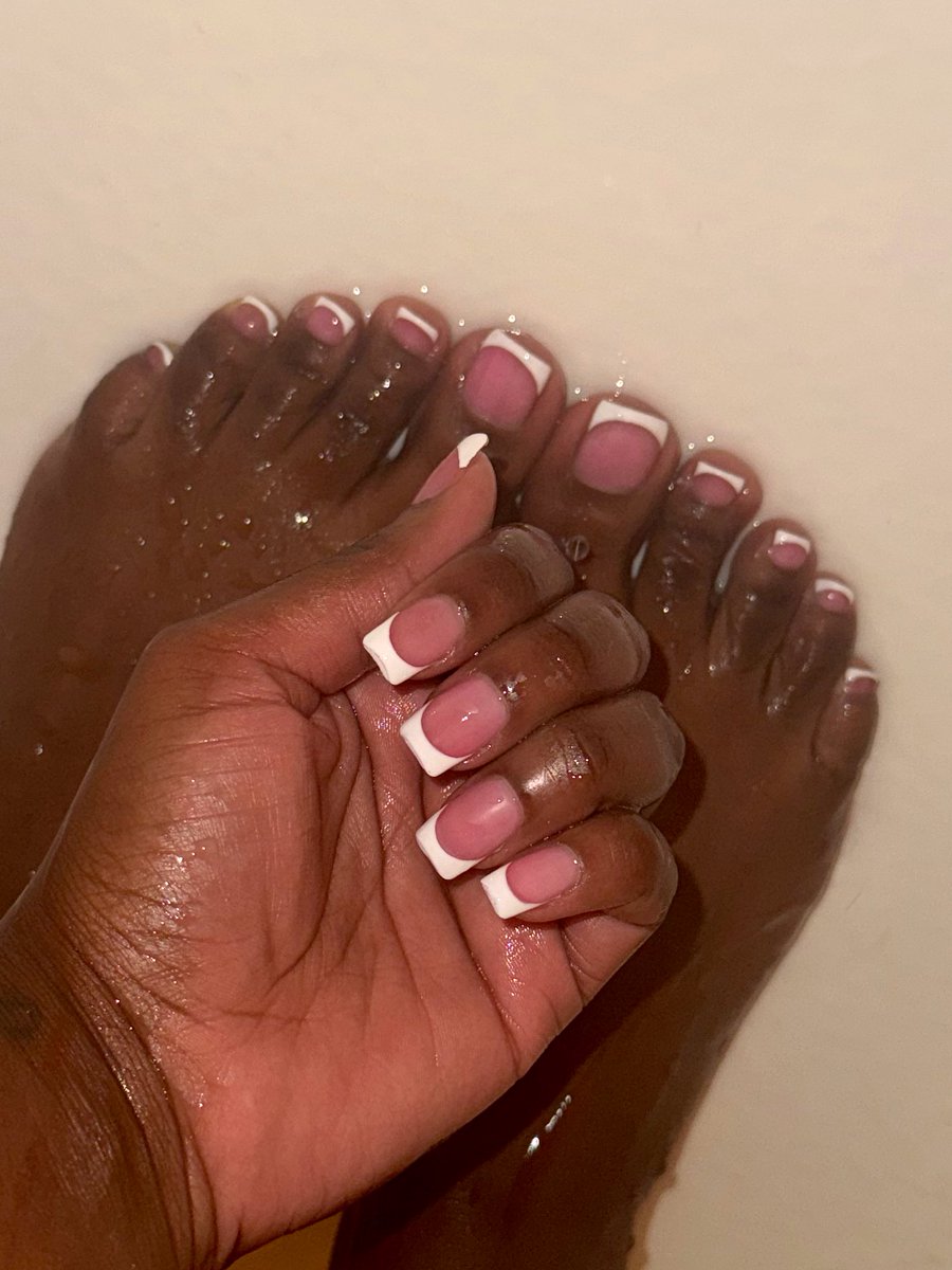 lynneaaaa's tweet photo. #prettyfeet https://t.co/ghr1ChfaQe