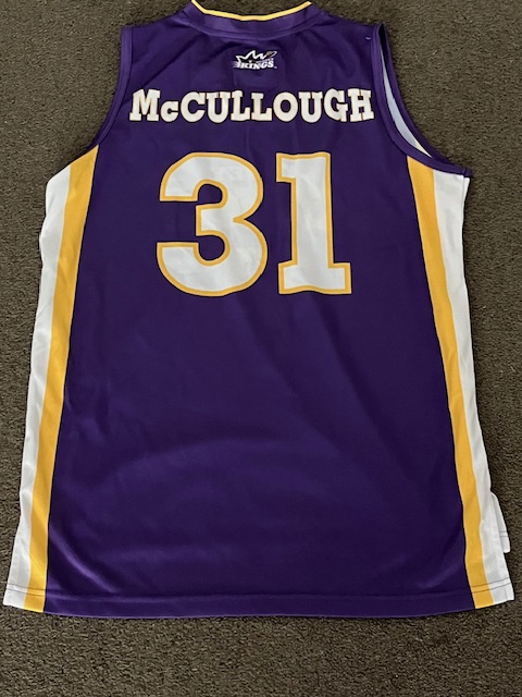 throwbackshoops's tweet photo. On EP139 of TBH we paid tribute to former @Winthrop_MBB legend and @SydneyKings Taj McCullough, former @cavs @Hickson21. We also showcased a @ShaneHeal rookie card. Please follow the show below on TY or wherever you listen to your podcasts. #randomjerseys
https://t.co/4hXM18mdD0 https://t.co/DbtATK1uWw