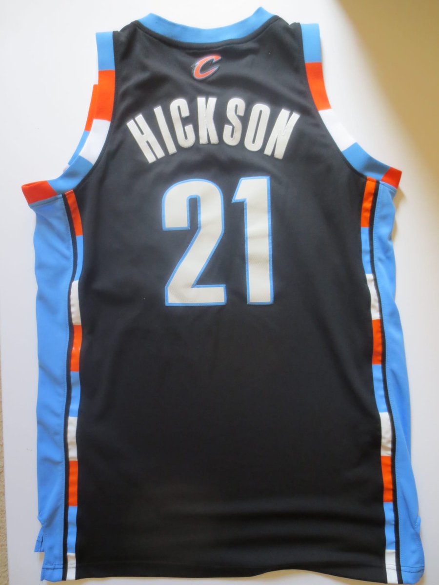 throwbackshoops's tweet photo. On EP139 of TBH we paid tribute to former @Winthrop_MBB legend and @SydneyKings Taj McCullough, former @cavs @Hickson21. We also showcased a @ShaneHeal rookie card. Please follow the show below on TY or wherever you listen to your podcasts. #randomjerseys
https://t.co/4hXM18mdD0 https://t.co/DbtATK1uWw