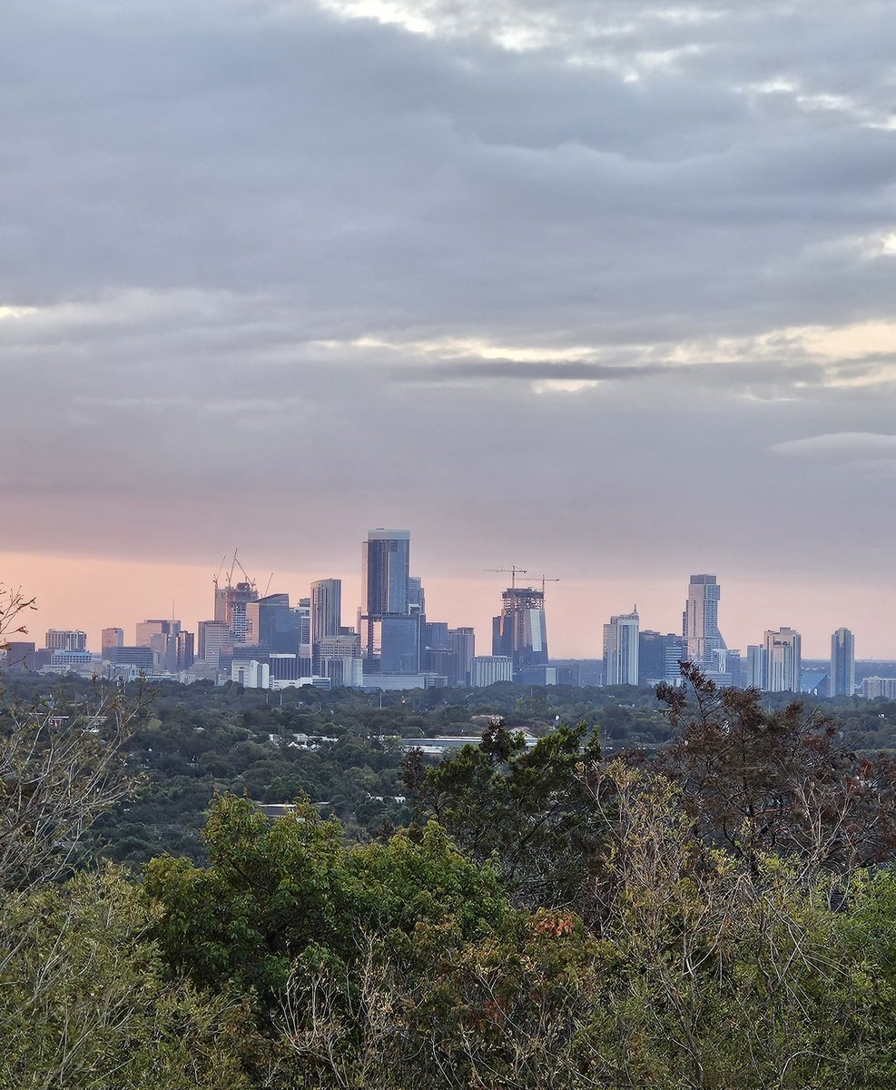 HollisMJP's tweet photo. #ATX #MountBonnell #Austin #Sunrise #Nature #Serenity #ColoradoRiver #MtBonnell #Texas https://t.co/RMDYHkuejv
