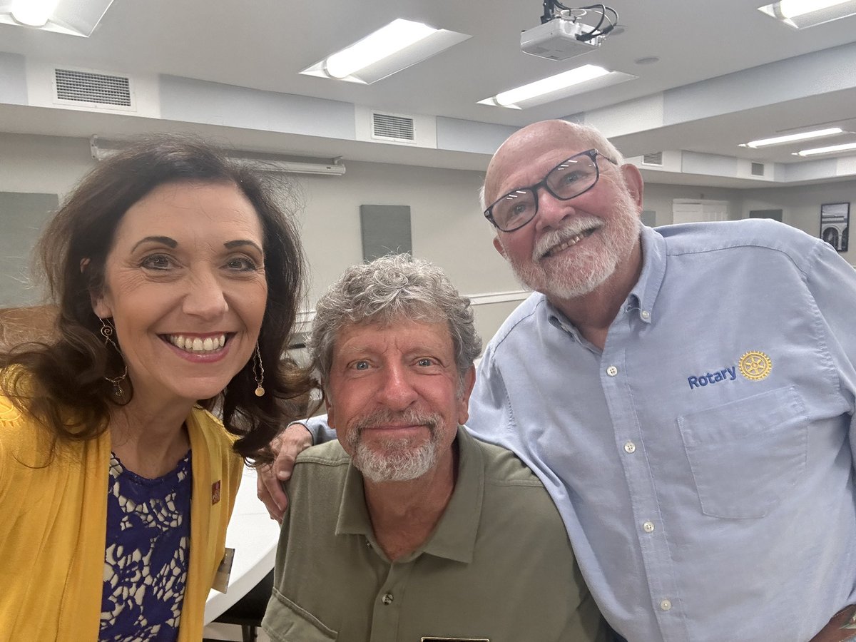 TiffanyErvin's tweet photo. Thank you to @Rotary Club of #ValdeseNC for the warm hospitality (&amp; the cupcakes!) &amp; especially for their support of @CartFund #tiffanystravels #peopleofaction #RotaryGeek #adventureinservice #endalz #frompocketchangetolastingchange https://t.co/dbclrNB7k3