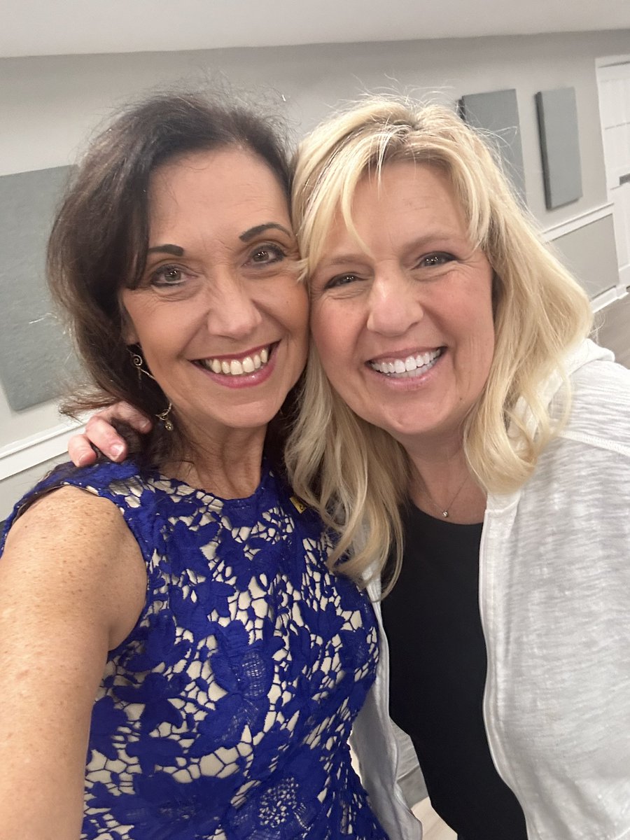 TiffanyErvin's tweet photo. Thank you to @Rotary Club of #ValdeseNC for the warm hospitality (&amp; the cupcakes!) &amp; especially for their support of @CartFund #tiffanystravels #peopleofaction #RotaryGeek #adventureinservice #endalz #frompocketchangetolastingchange https://t.co/dbclrNB7k3