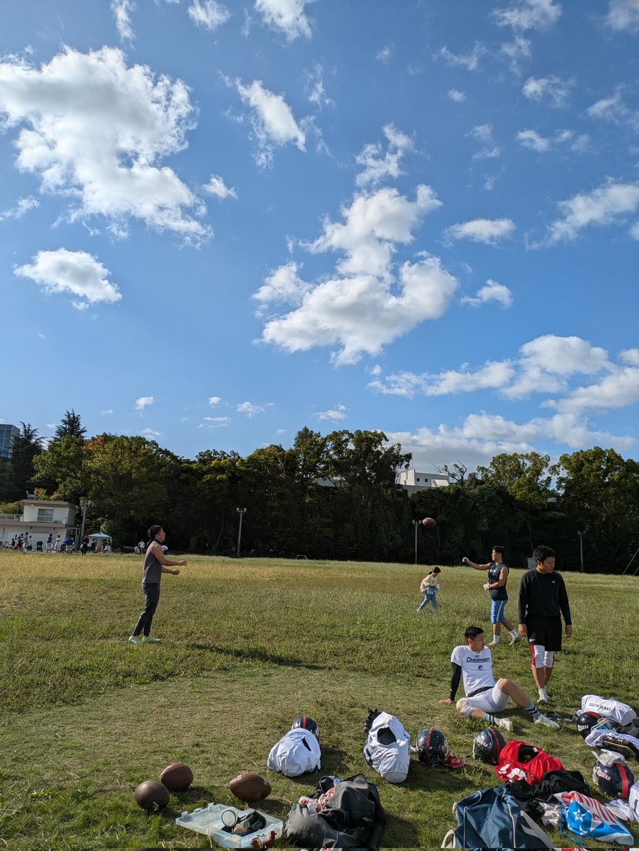 #日曜朝
#秋晴れ
#フットボーラーは
#今週も
#走る
#前の準備