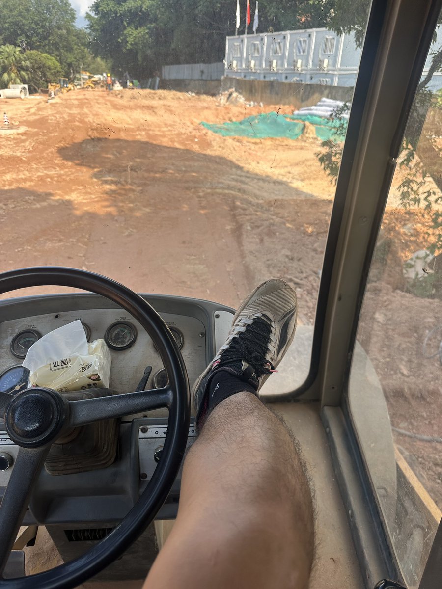 黑皮施工员S tweet media