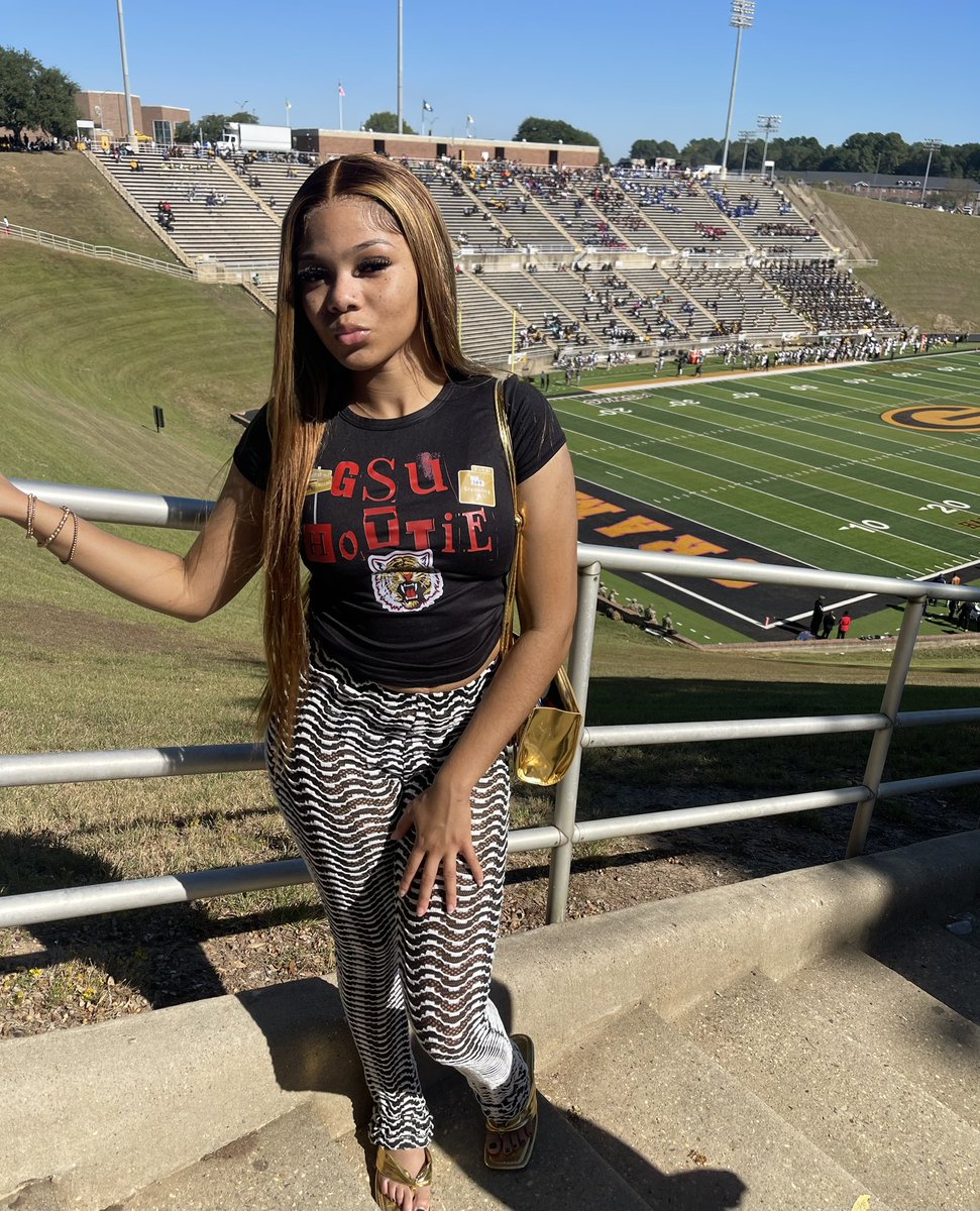 wytbsariyah's tweet photo. tht girlโฆgrambling girl๐ #itshomecoming https://t.co/r2FBVspMk8