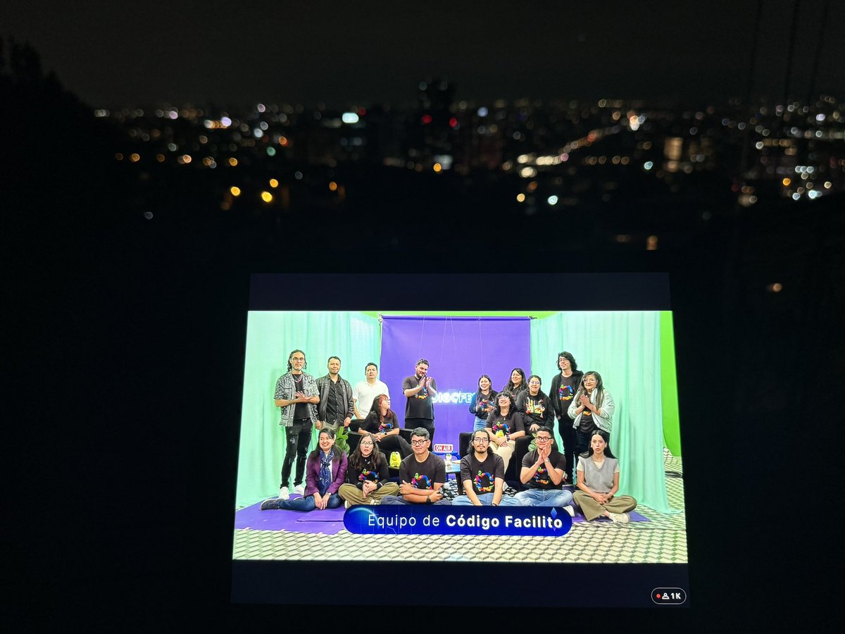 JuliAmezquita's tweet photo. Me despido de este gran #CODIGOFEST con esta linda vista de Bogotá. Gracias por tanto!! @codigofacilito @MicrosoftLatam https://t.co/mXLpCc5b43