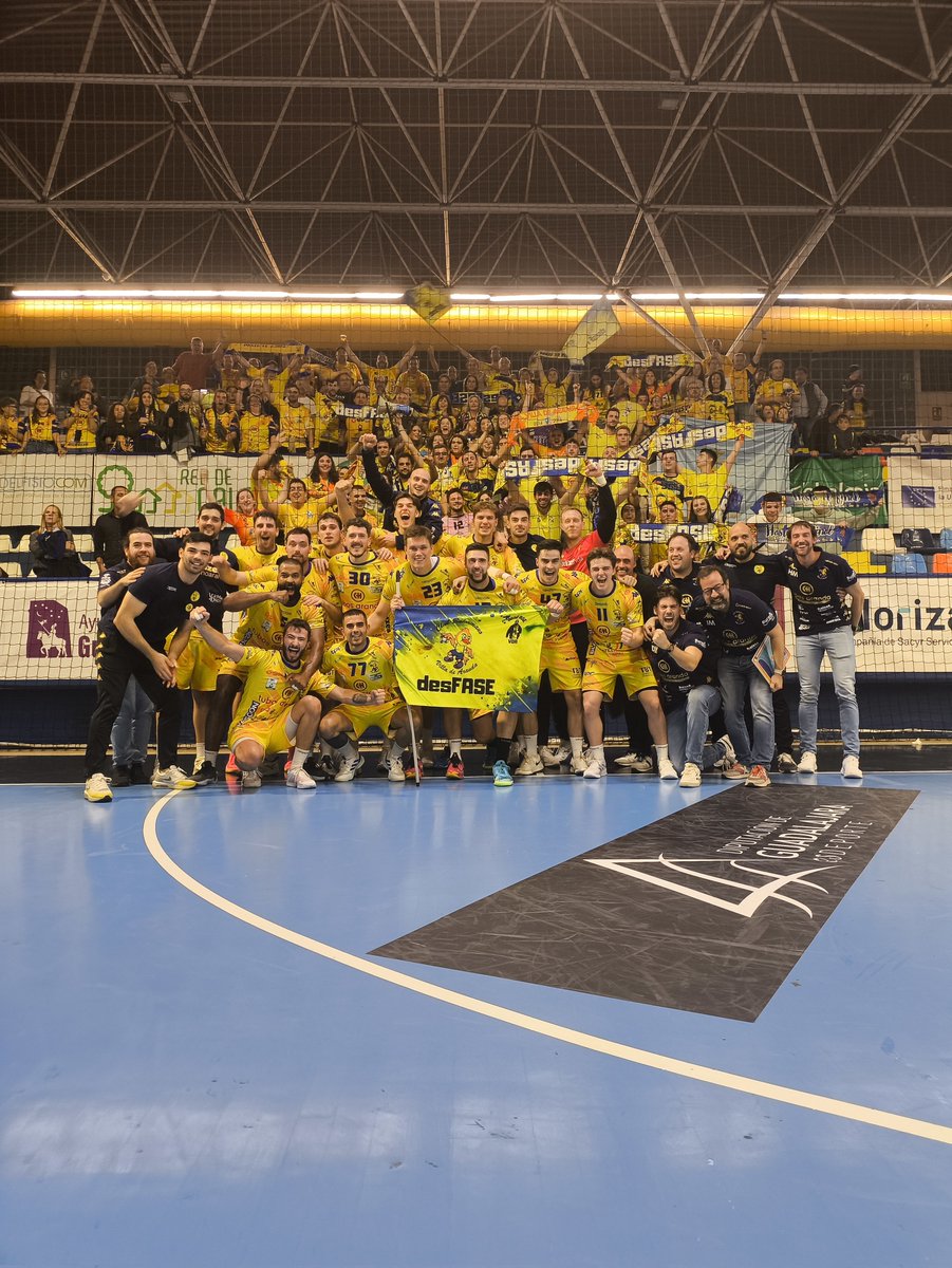 Por los que 𝐜𝐫𝐞𝐲𝐞𝐫𝐨𝐧,
por los que 𝐧𝐨 𝐜𝐫𝐞𝐲𝐞𝐫𝐨𝐧,
por los que 𝐞𝐬𝐭á𝐧,
por los que 𝐍𝐎 𝐩𝐮𝐝𝐢𝐞𝐫𝐨𝐧 𝐞𝐬𝐭𝐚𝐫,
por seguir 𝐬𝐨ñ𝐚𝐧𝐝𝐨,
por soñar 𝐉𝐔𝐍𝐓𝐎𝐒.

💛 ¡Buenas y amarillas noches hermanos y hermanas!