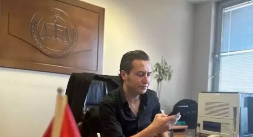 Baranbayram34's tweet photo. Yeni doğan bebek çetesini çökerten, tehditlere boyun eğmeyen, bu dönen çarka ortak olmayan, işini, ailesini, ve canını tehlikeye atan, 36 yaşındaki, 

KAHRAMAN Türk 🇹🇷 Savcımız
Yavuz Engin 💪

Seni doğuran ana; yetiştiren baba, ve tüm Türkiye senle ne kadar gurur duysa az. 
👏👏 https://t.co/rdE7BwQXiX
