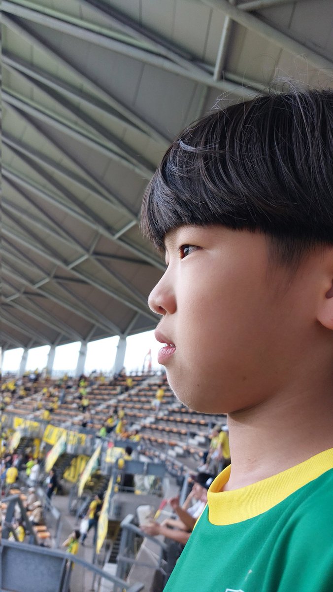 mahalo_1227's tweet photo. 『最高だったね』

…しばらくして、また

『最高だったよね』

感涙した余韻止まらぬ昨日の帰り道。
気持ちが走り続けるって、こういうこと
だと、おしえてくれるジェフ。
帰っていく甲府サポの遠征バスからも、
手を振っていただき、大手で振り返しました

ありがとうがいっぱいでした。
#jefunited https://t.co/W92nZwbjJd