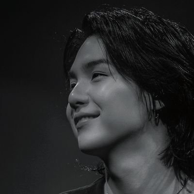 WE LOVE YOU YOONGI

#BTSisSeven
사람들은 말해 세상이 다 변했대
#WeLoveYouYoongi
다행히도 우리 사이는 아직 여태 안 
#YoongiNeverWalksAlone
일곱이라 다행이다
#ARMYLoves7
아포방포 방탄소년단
#7StarsInARMYsGalaxy