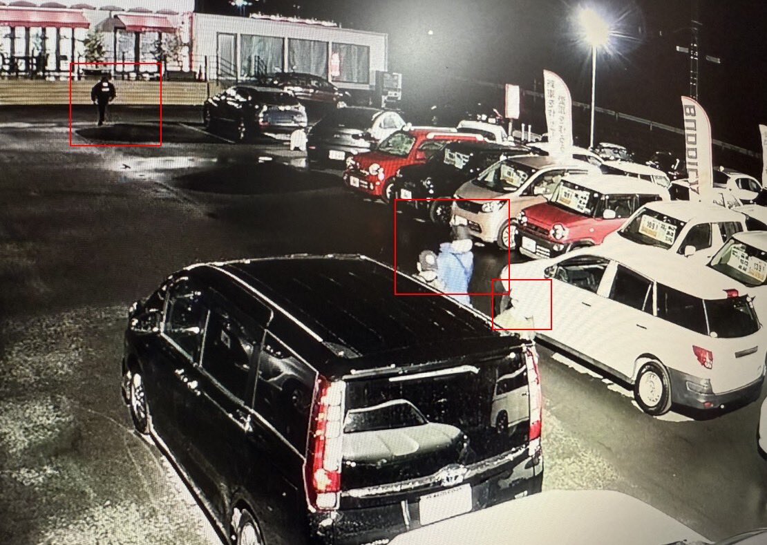 yuusaku_buddica's tweet photo. BUDDICA野田支社で、今朝1時頃に車の窃盗団に入られました。

盗難車両
アルファード
レクサスNX
マツダCX60
ハリアー

犯人はカメラに４名写っている4名です。お心当たりのある方が教えてください。車両の詳細は後程書込みします。 https://t.co/IofrLTdAgF