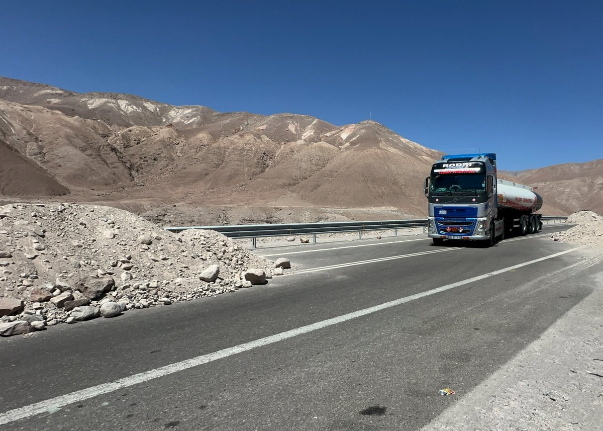 MRE_Bolivia's tweet photo. Nota de Prensa | Cancillería logra la flexibilización del bloqueo en Arica para el paso de cisternas
🔗 https://t.co/yvUBy3Q38D

#DiplomaciaDeLosPueblos #PorLaVida
#UnidosRumboAlBicentenario https://t.co/SCeZTMn5JK