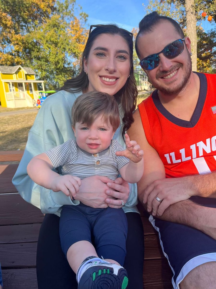 FrankieLaVere's tweet photo. Leonardo's first time at @SonnyAcresFarm ! Very nice fall family day! https://t.co/efusJZoHre
