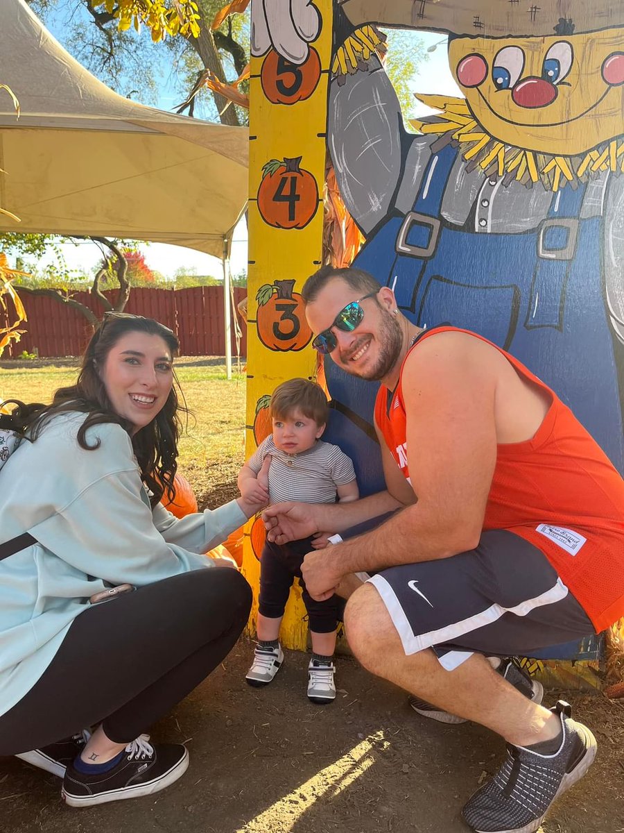 FrankieLaVere's tweet photo. Leonardo's first time at @SonnyAcresFarm ! Very nice fall family day! https://t.co/efusJZoHre