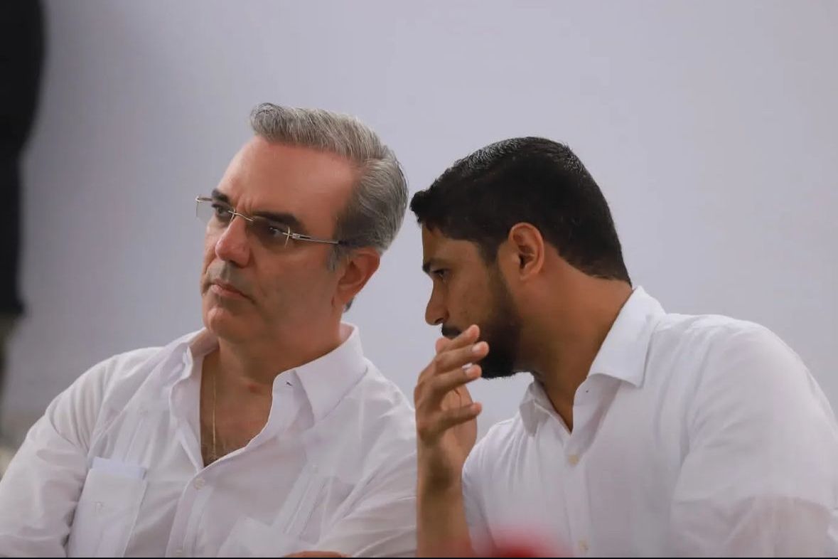 Un Presidente que escucha generosamente, que usa el poder para construir y no destruir, un presidente sincero y con sanas intenciones, noble, visionario, responsable, orgulloso de trabajar a su lado. Gracias <a href="/luisabinader/">Luis Abinader</a> por su valentía.