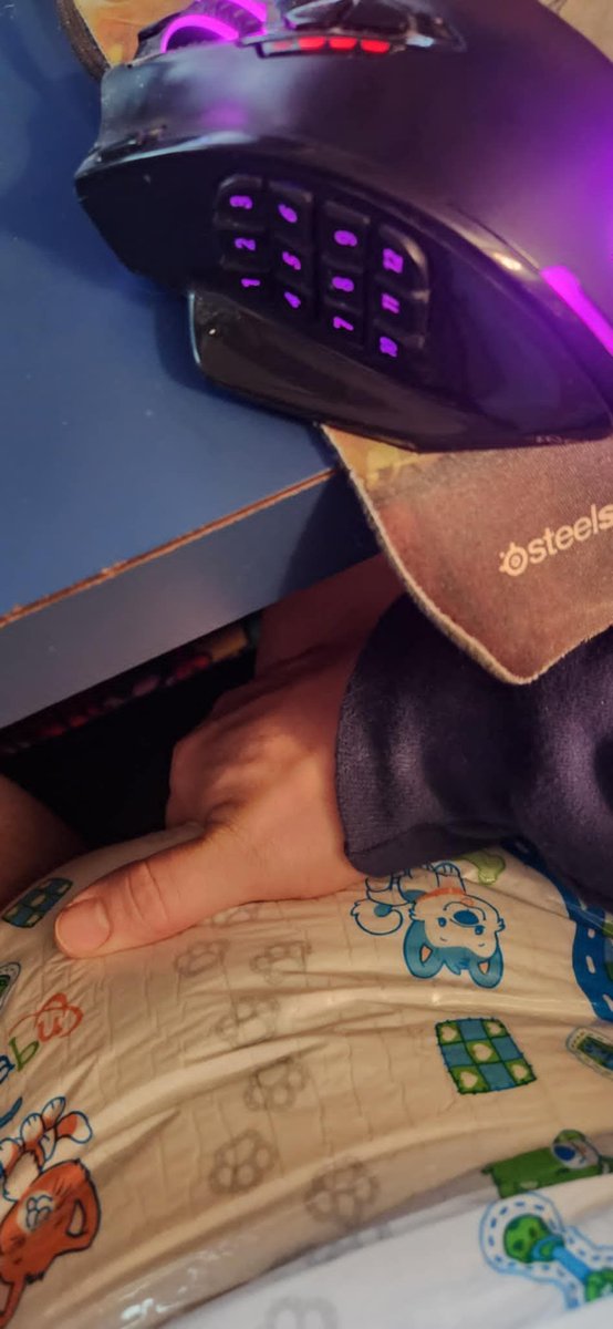 Do you ever just sit down to play video games but instead get distracted by touching your diaper 👉 👈