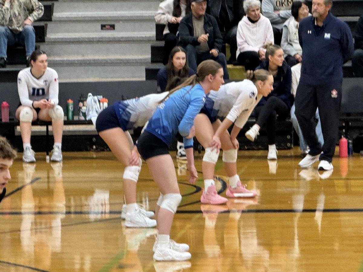 OKM Sr. Girls face Earl Marriott in the final of the Best of the West Tournament. 3 of the 4 teams in the Finals Matches are Central Okanagan Teams. KSS Sr. Girls lost a close match to Earl Marriott in the semi- finals! Good showing for the Central Okanagan Volleyball Programs!