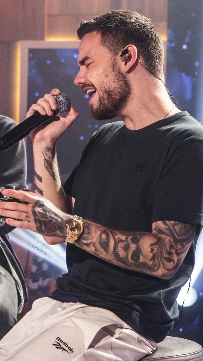 AnnMon_G's tweet photo. Cuerpo de Liam Payne 

Así debes ser recordado 🩷 https://t.co/Rb9Qm8blau