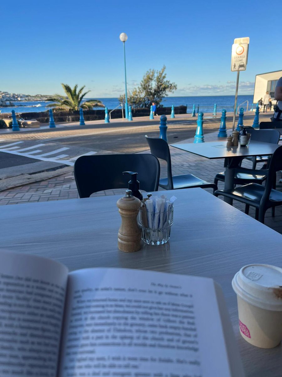Dr22283's tweet photo. The afternoon sun, except it’s a little hot🥵 https://t.co/TMYZDP1Qcw