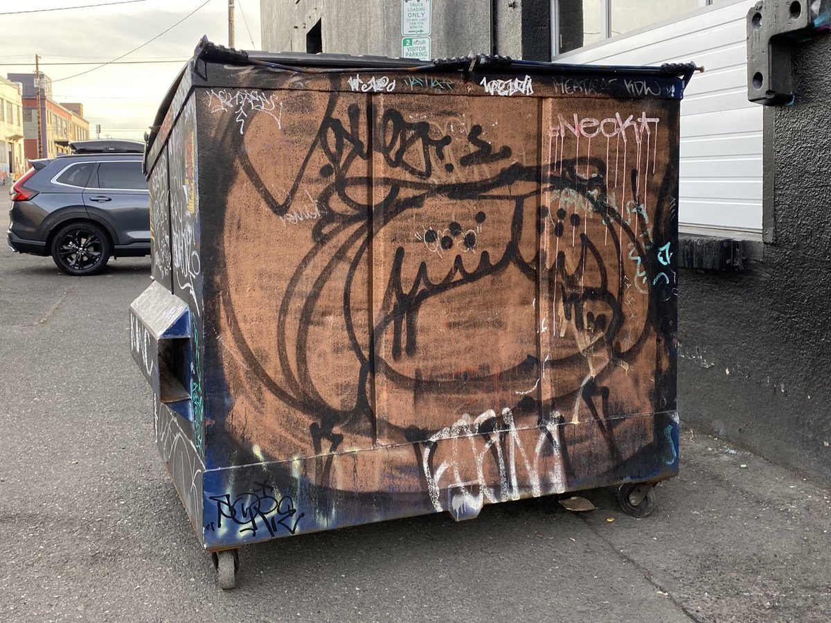 _back0FF's tweet image. guez spotted in portland !