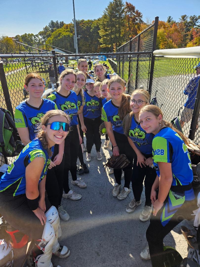 BVVenomSoftball's tweet photo. BB Venom Orff 16U finishing up fall season in Tewksbury.  Some good things to build on today.  Sunday we play to win it all!  #teamfirst     #trust the process https://t.co/TYS5mB1vmB
