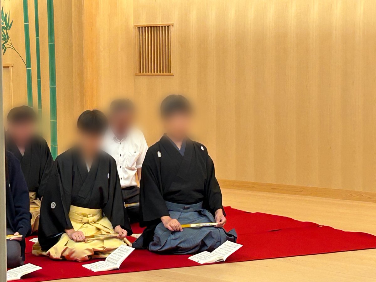 10/12にOBOGさんが主催する舞台に参加させていただきました！
能を熟知されている方の前で舞いを披露することに少し緊張しましたが、連吟にご一緒させていただいたり、貴重なご講評をいただくことができました。

綺麗な真謡会館で舞うのはいいですね✨🤩