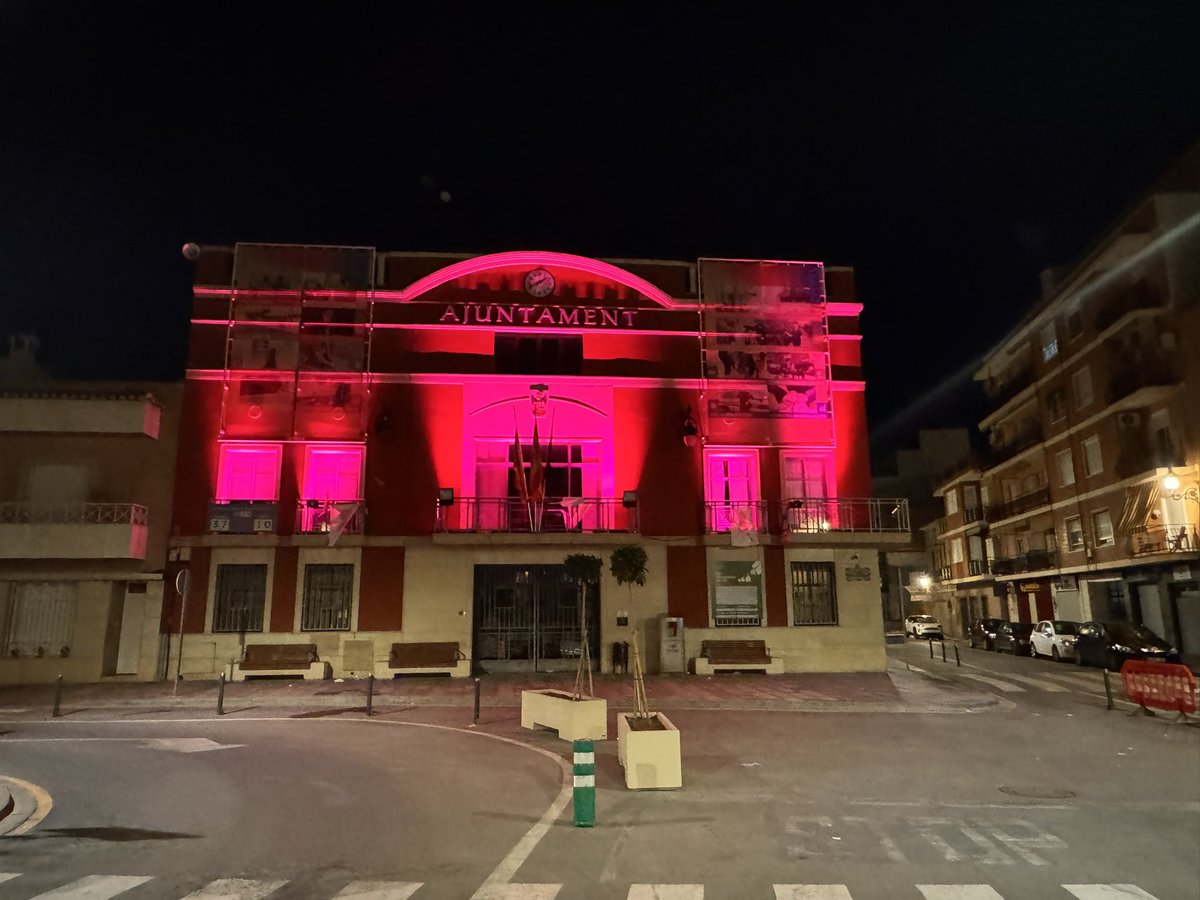 rafaelsc27's tweet photo. El Ayuntamiento de Rafelbuñol está cambiando pero no se yo a qué se dedicará? https://t.co/LxNMPJvBXC
