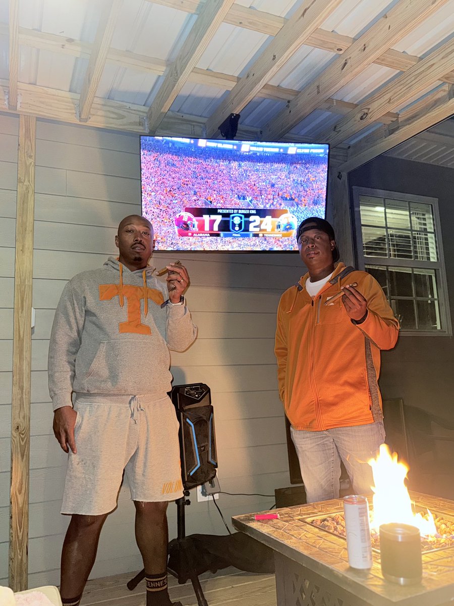Triple_OGx3's tweet photo. #GoVols Smoking on that Bama Pack!
#Vols
#3rdSaturdayInOctober https://t.co/nNhR28YPOl