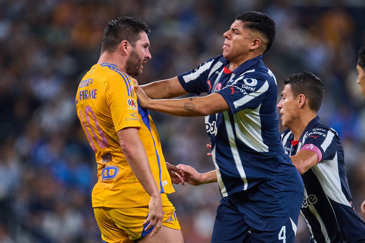 SancadillaNorte's tweet photo. El "Toro" Guzmán se le cuadra a Gignac. https://t.co/VUvXodxw8M