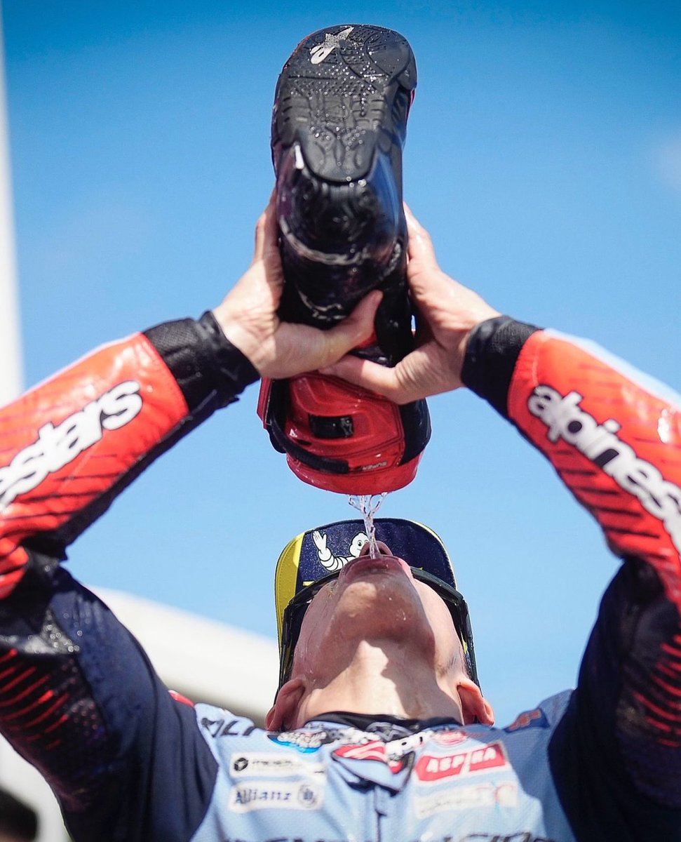 Es el mejor de la historia le joda a quien le joda, esto es lo que hay.. ENORME 👑