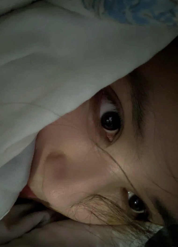 Simcsxarren's tweet image. カーテンを閉めてホラー映画を見てください。 😲😲😲