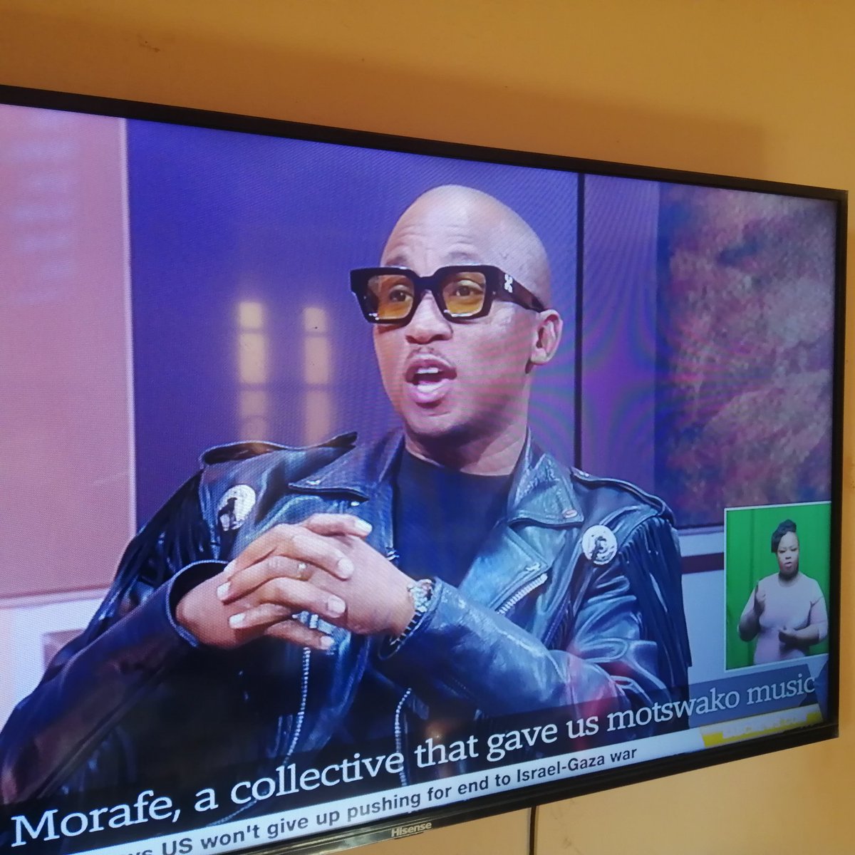 The Brotherhood - The Comradery - The Chemistry!! I just love this Guys, aging backwards!! Le ja eng Guys, yall look 25 damn.. I like the Legacy conversations, passing the Barton, passing the torch!! <a href="/MorafeThe/">TheLegendaryMorafe</a> <a href="/KhuliChana/">KhuliYano</a> <a href="/towdeemac/">Towdeemac</a> <a href="/KayGizmSoul/">𝐊𝐀𝐘𝐆𝐈𝐙𝐌 𝐒𝐎𝐔𝐋</a> #MaftownHeights