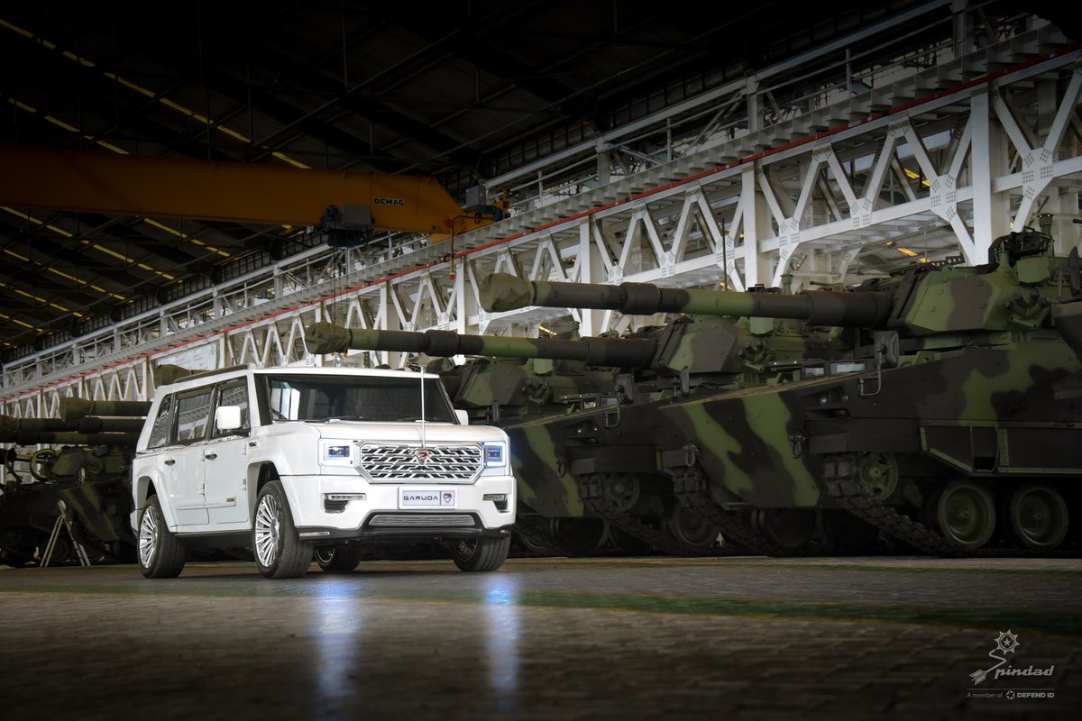 PT Pindad perkenalkan MV3 Garuda Limousine, kendaraan terbaru yang digunakan o/ Presiden Terpilih, Prabowo Subianto &amp; Wakil Presiden Terpilih, Gibran Rakabuming Raka pada pelantikan Presiden &amp; Wakil Presiden RI periode 2024-2029 di Gedung MPR/DPR RI pada Minggu, 20 Oktober 2024.