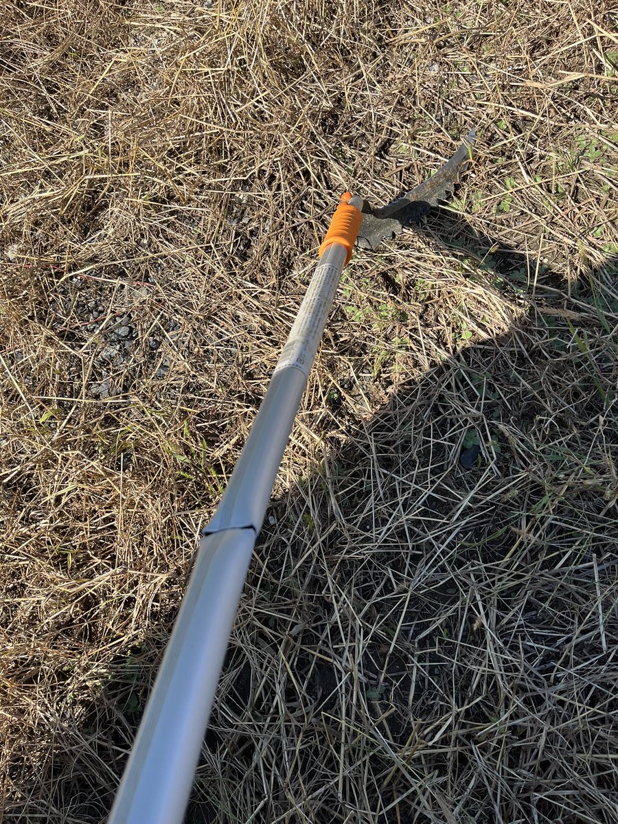 GUGES_99_STUDIO's tweet photo. 秘密基地建造作戦DAY20
雑草掃討作戦、天気が良いので朝イチから。頑張りすぎて工具折れちゃった・・ので早期撤退。アルミ製は今ひとつ、弱いねぇ。特製混合除草剤も追加散布してみた。さて。
#GFK_RCCC https://t.co/jvdDzZKgyo