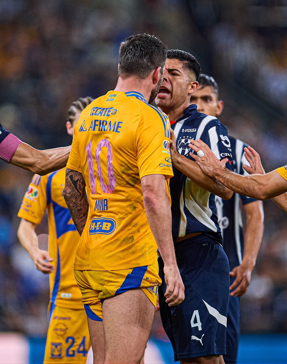 Don André-Pierre Gignac y un puñetas.