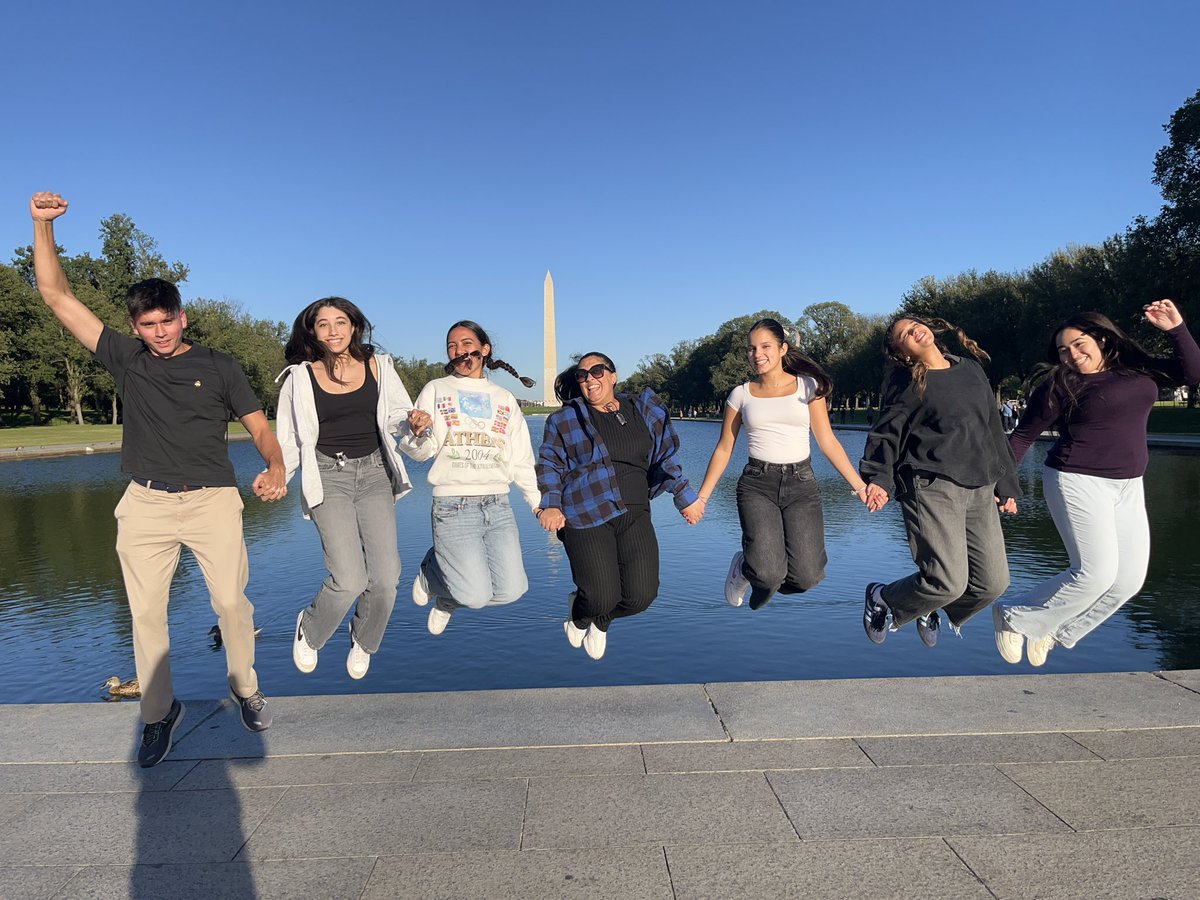 sas_west's tweet photo. I had the funnest time with my students on my first Southern College Tour. Washington DC was great! #saswest #2425 #keepsmiling #keepshining ❤️😊🤍 https://t.co/WOecMzvfcU