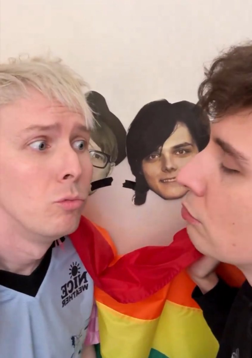 avery_lordon's tweet photo. This is genuinely the most scared I’ve every been in my life #danandphil #phan #imagine #DNP @danielhowell @AmazingPhil https://t.co/t2oY4oIQD7