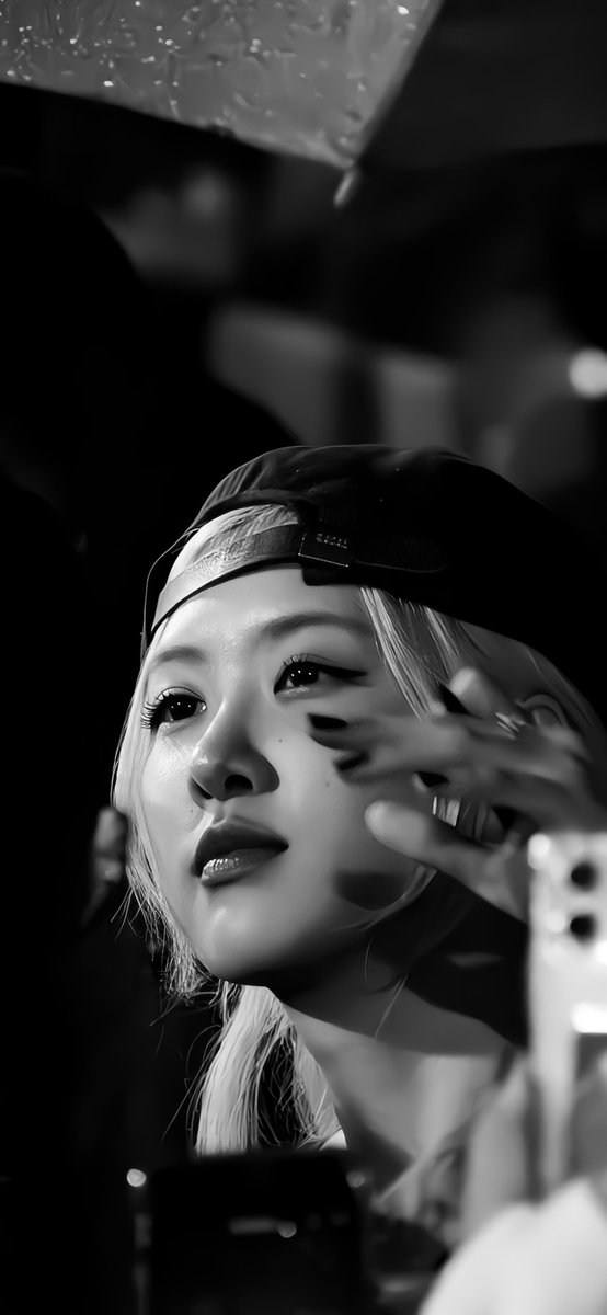 0211rxsy's tweet photo. #ROSÉ #로제 lockscreens//wallpapers

- ROSÉ IN BRAZIL https://t.co/RAXPfzOern