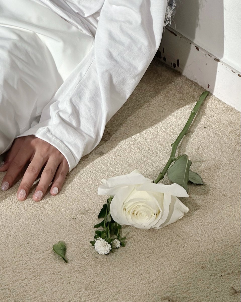 아니 리쿠 원래 손톱 바디도 ㅈㄴ 큰데
네일팁까지 붙여가지고 한사발된거 왜케 웃김